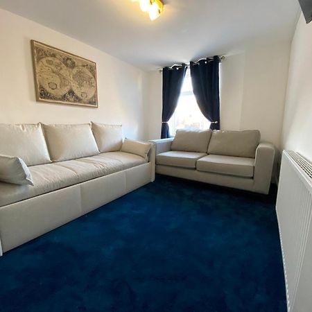 Aquarius Apartment - Sea View - Sleeps Seven Blackpool Buitenkant foto