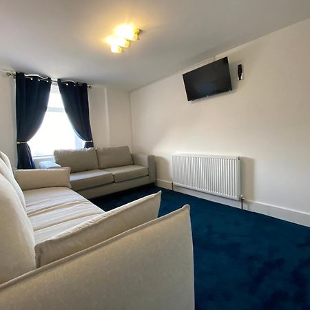 Aquarius Apartment - Sea View - Sleeps Seven Blackpool Buitenkant foto