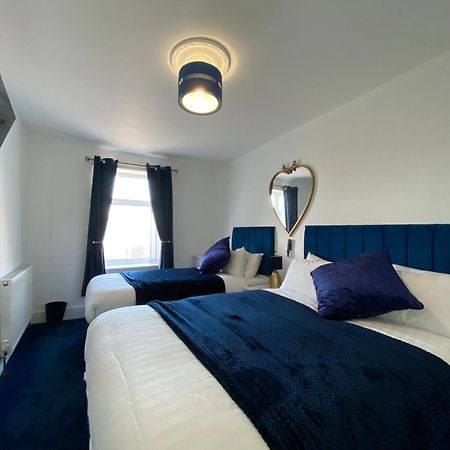 Aquarius Apartment - Sea View - Sleeps Seven Blackpool Buitenkant foto
