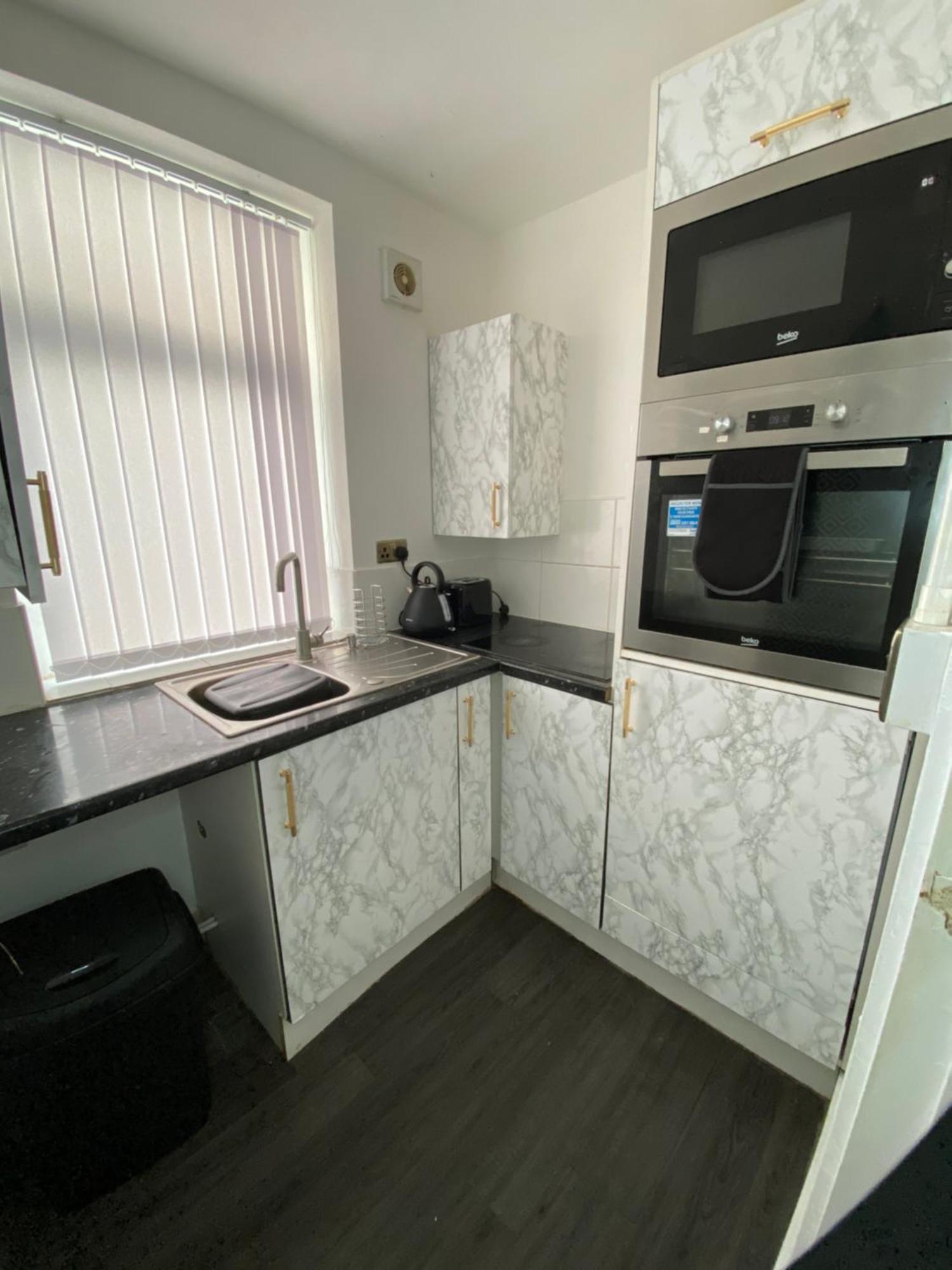 Aquarius Apartment - Sea View - Sleeps Seven Blackpool Buitenkant foto