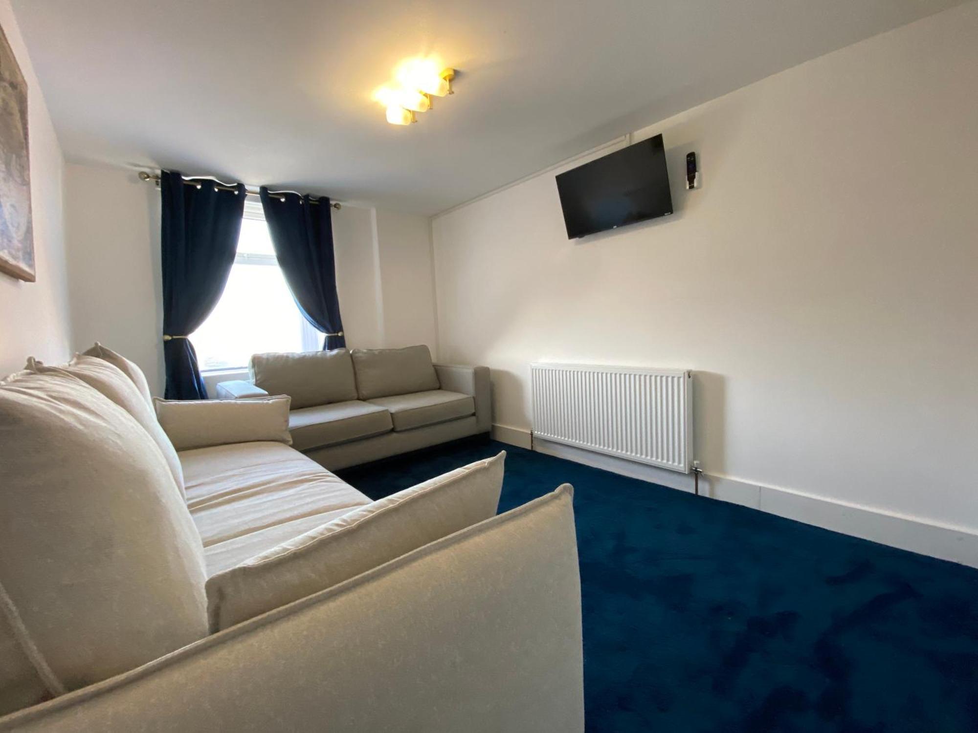 Aquarius Apartment - Sea View - Sleeps Seven Blackpool Buitenkant foto