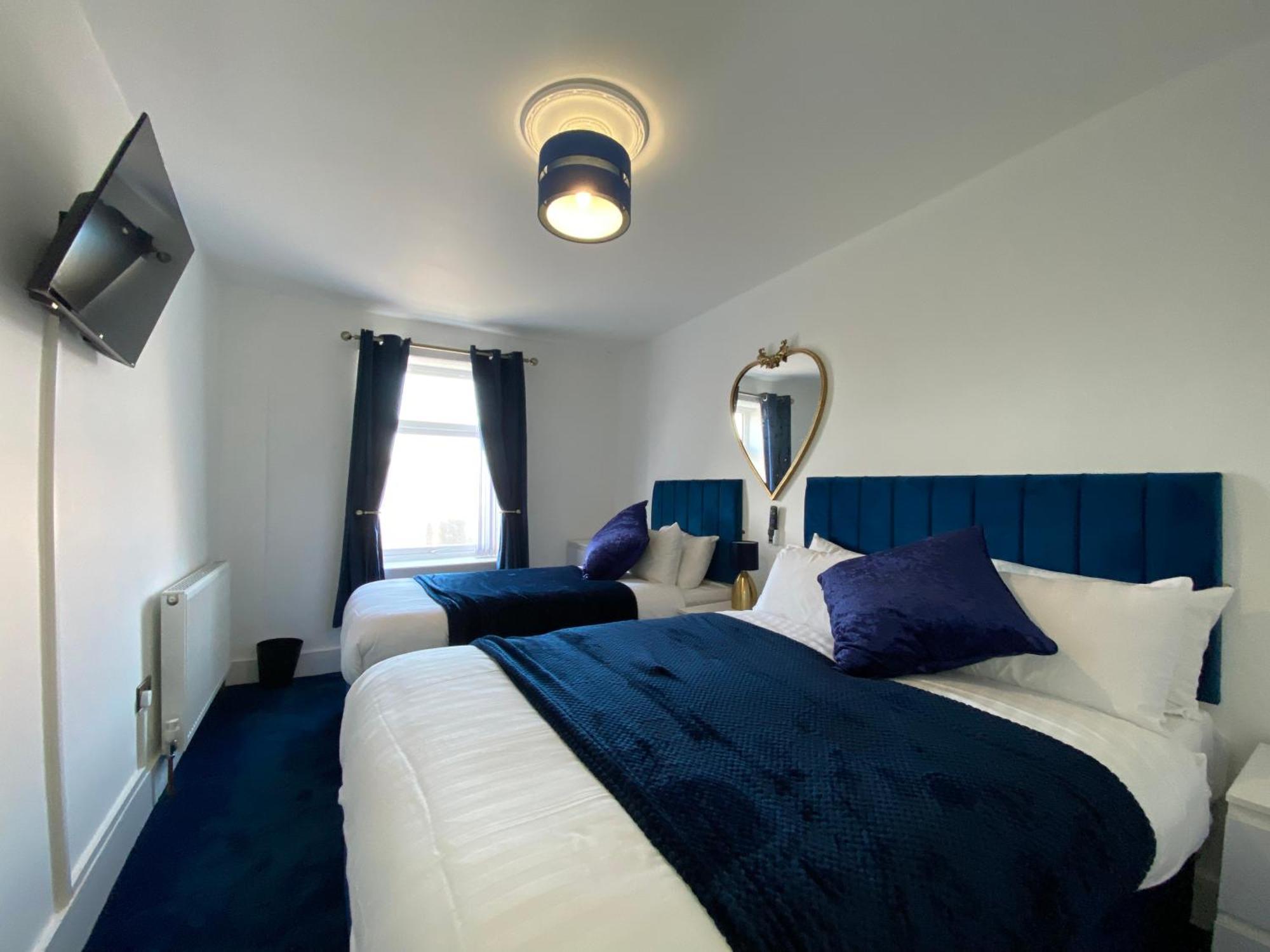 Aquarius Apartment - Sea View - Sleeps Seven Blackpool Buitenkant foto